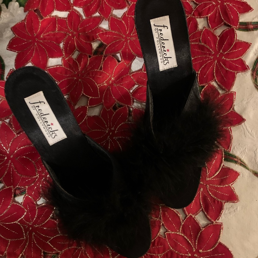Fredericks fuzzy black slip on size 9